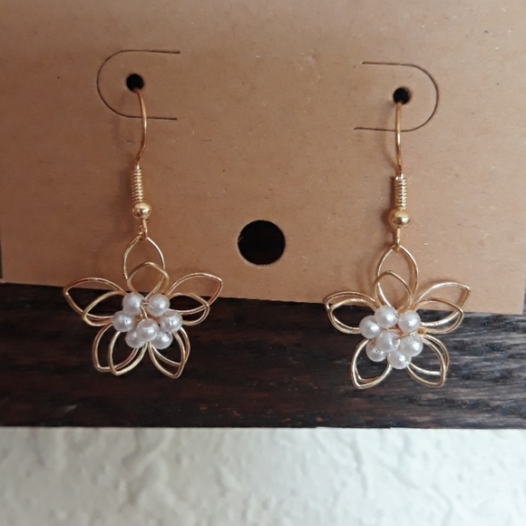 unknown Jewelry - 4x*Host Pick*Beautiful flower earrings
